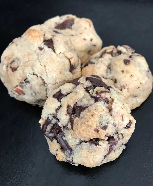 keto chocolate chunk cookies