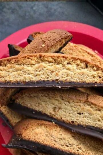 An easy recipe for cookies with malt, Malted Milk Biscotti have malted milk powder in the batter and are dipped in chocolate.