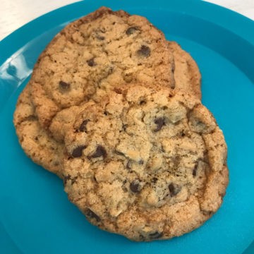 Crunchy Oatmeal Chocolate Chip Cookies made with shortening