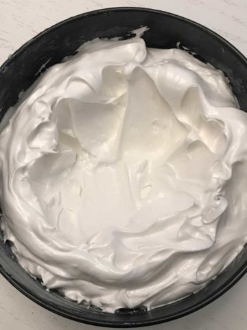 Pavlova with Lemon Curd