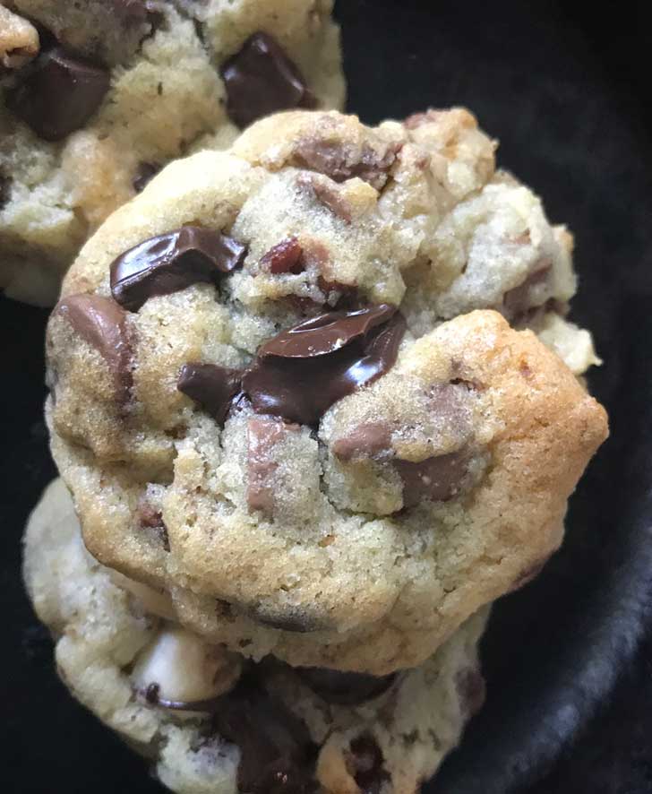 festive holiday chocolate chip cookies
