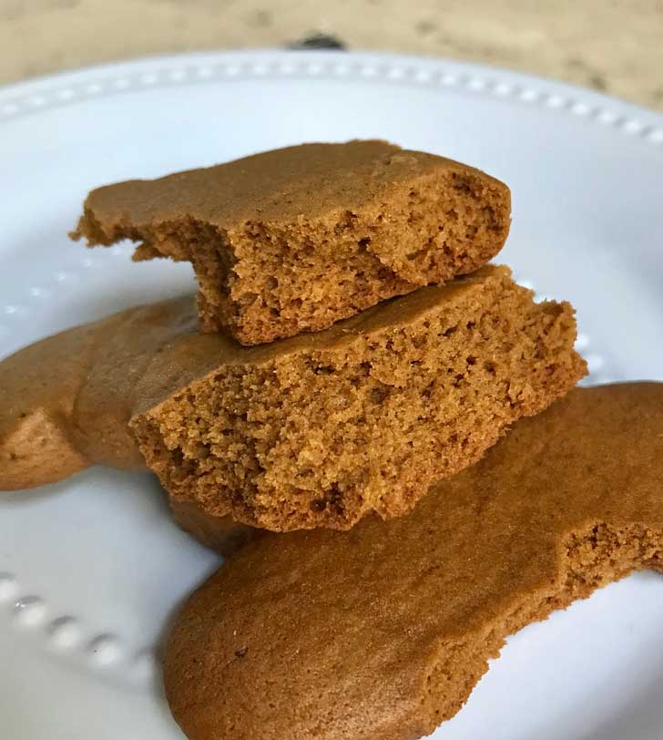 Thick and sturdy gingerbread with crunchy edges