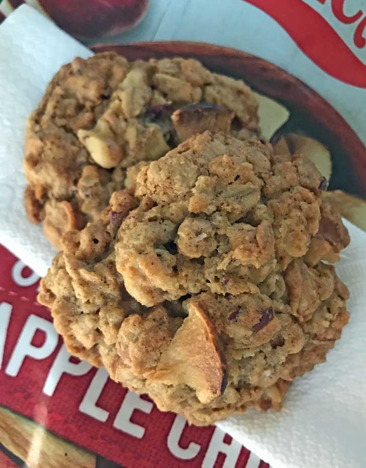 Gluten-Free Oatmeal with Apple Chips and Cardamom