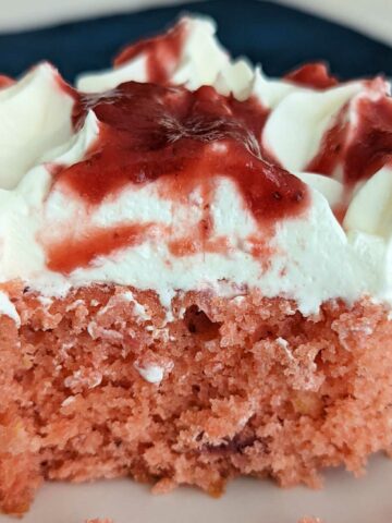 Strawberry Cake with Fluffy Pudding Frosting