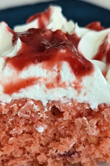 Strawberry Cake with Fluffy Pudding Frosting