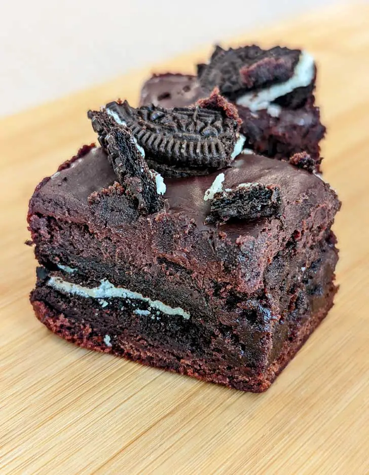 Recipe for Red Wine Brownies with Oreo Cookies