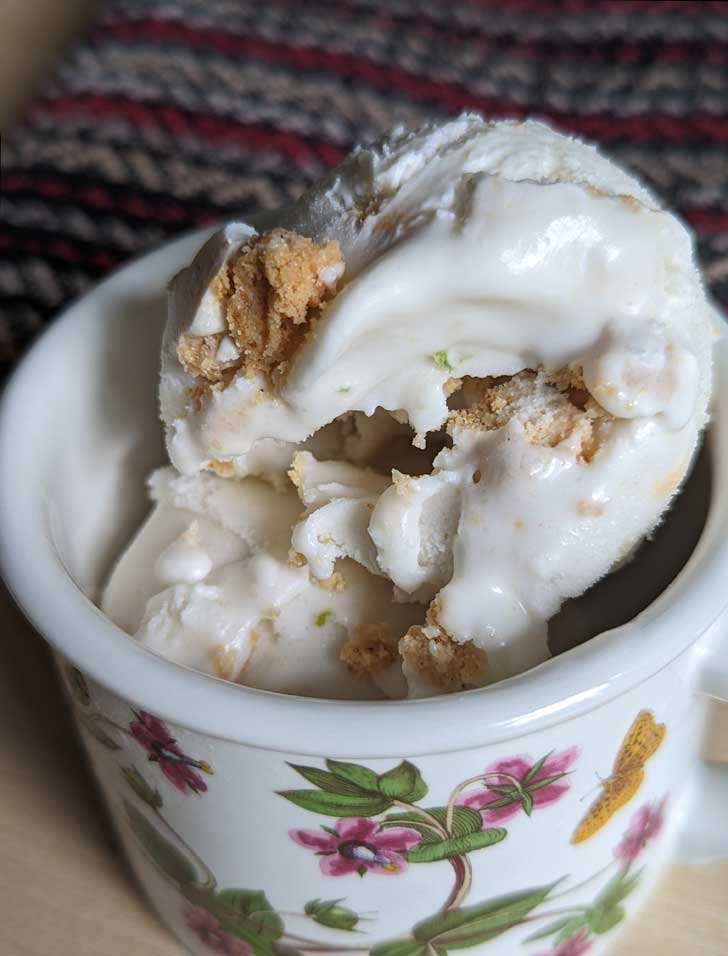 Softened coconut milk ice creak