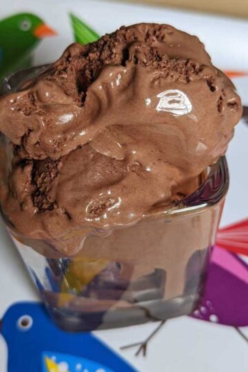 Chocolate Gelato recipe with cocoa powder and melted chocolate.