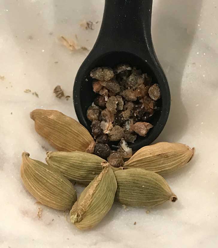whole green cardamom pods and cardamom seeds