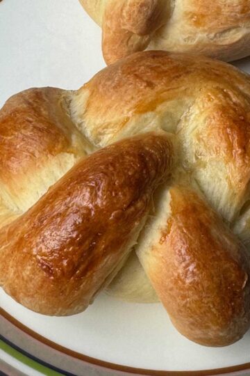 A homemade egg knot roll with an easy recipe for how to make them.