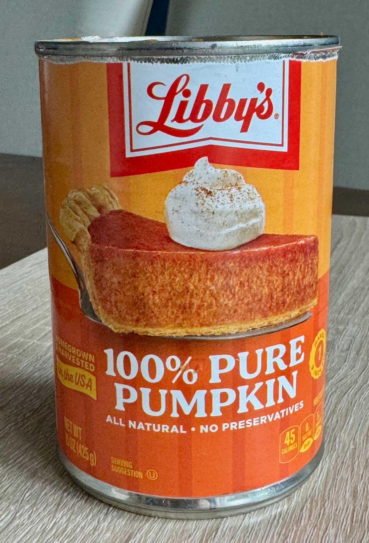 A can of Libby's brand pumpkin for pumpkin bars recipe