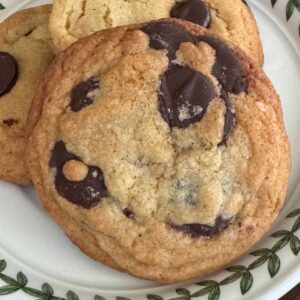 Recipe for sourdough chocolate chip cookies with discard or active sourdough
