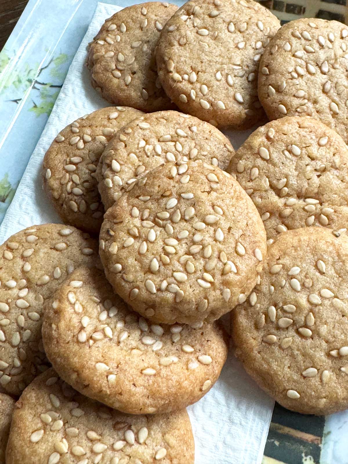 Benne Wafers on a plate